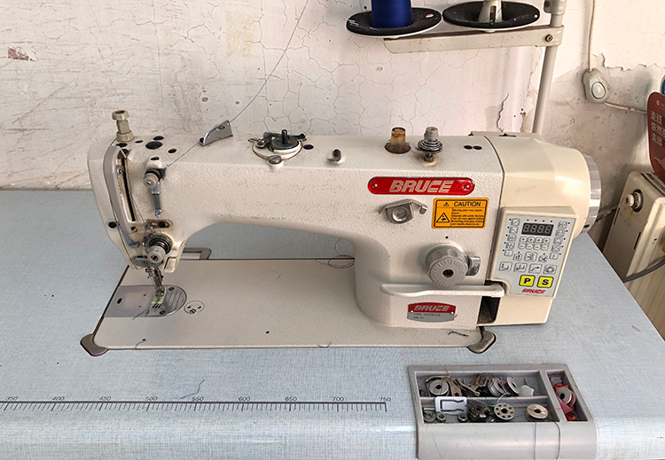 Flat sewing machine